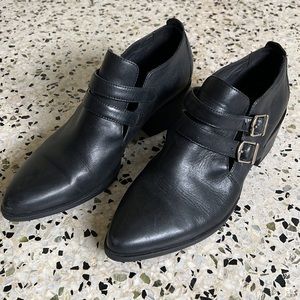 Urban Outfitters VAGABOND Shoemaker Black Leather Side Buckles Ankle Boots